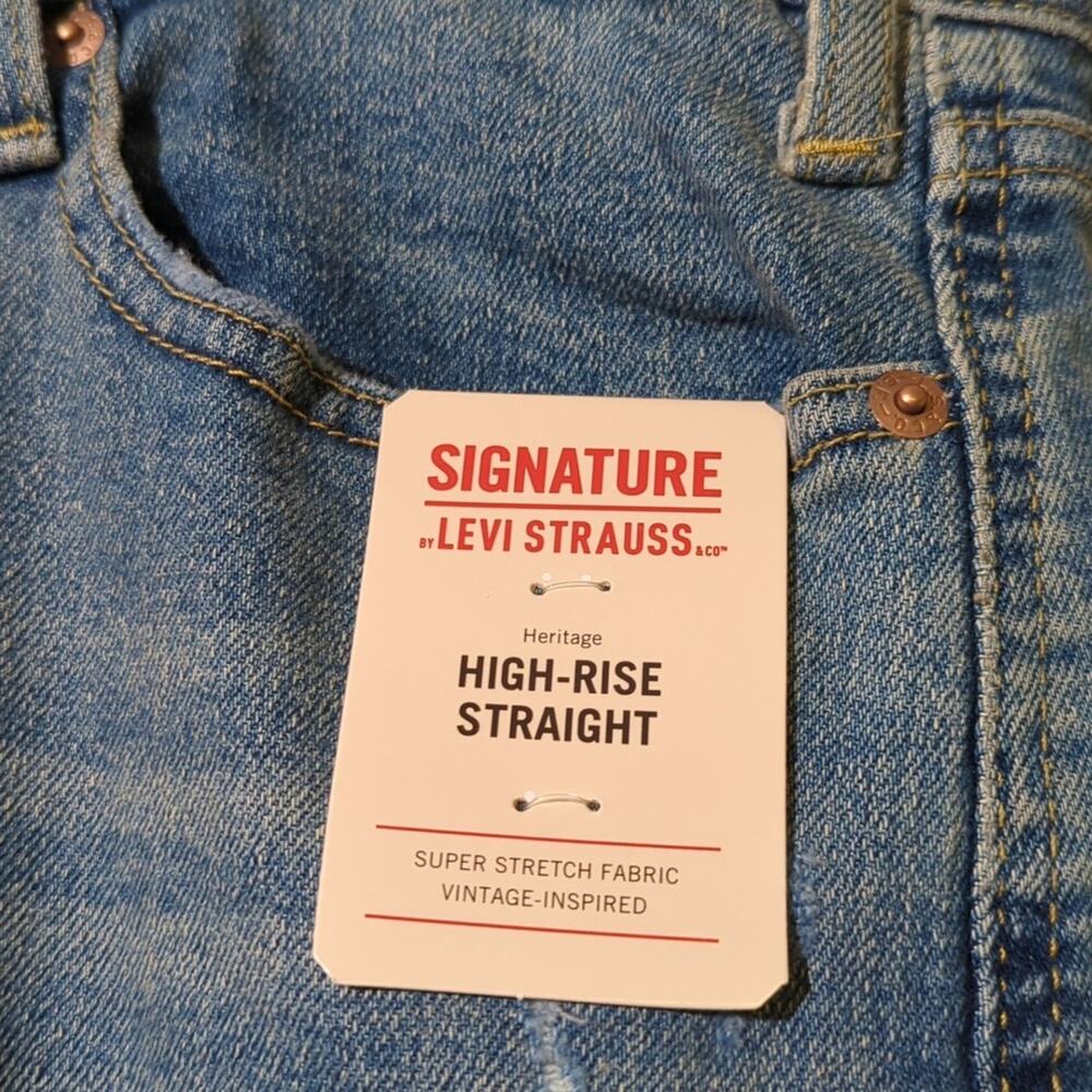 Levi's Signature NWT High Rise Straight Stretch Distressed Jean Women's Size 16 - Picture 3 of 7
